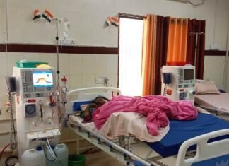 डायलिसिस मशीन बना गरीब मरीजों के लिए वरदान,अन्य जिलों के मरीज भी ले रहे है स्वास्थ्य लाभ डायलिसिस मशीन बना गरीब मरीजों के लिए वरदान