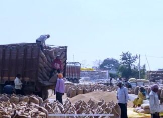 शिकारी केशली उपार्जन केंद्र प्रभारी व कंप्यूटर आपरेटर कार्य से हुए अलग,बर्खास्त की गयी अनुशंसा शिकारी केशली उपार्जन केंद्र प्रभारी व कंप्यूटर आपरेटर कार्य से हुए अलग