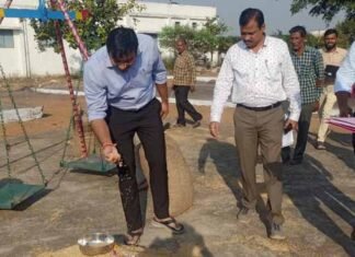 धान खरीदी केन्द्रों का आकस्मिक निरीक्षण किया कलेक्टर रजत बंसल ने धान खरीदी केन्द्रों का आकस्मिक निरीक्षण किया कलेक्टर रजत बंसल ने