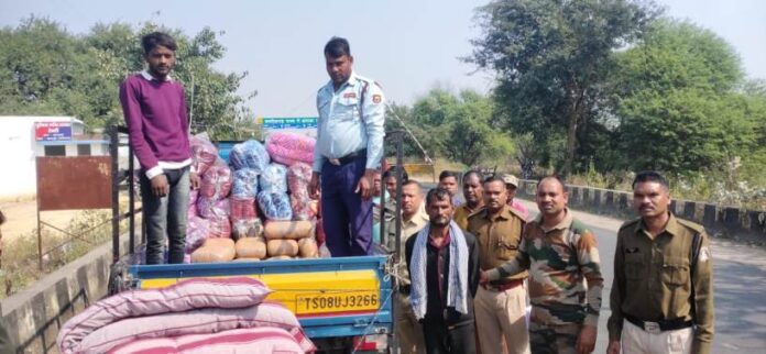 तकिया,गद्दा के नीचे से तेरह लाख रुपए का गाँजा बरामद एक आरोपी को किया गया गिरफ्तार