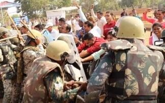 अश्रु गैस, लाठी व केन पार्टी, वाटर कैनन व फायरिंग की सभी टीमो व तकनीकों का किया गया प्रयोग ड्रिल अभ्यास मे अश्रु गैस, लाठी,केन पार्टी, वाटर कैनन व फायरिंग की तकनीकों का हुआ प्रयोग