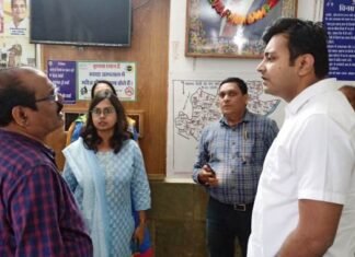 पलारी स्वास्थ्य केंद्र का किया आकस्मिक निरीक्षण किया कलेक्टर ने पलारी स्वास्थ्य केंद्र का किया आकस्मिक निरीक्षण किया कलेक्टर ने
