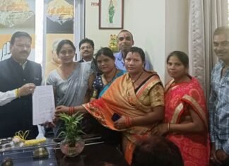 श्रीराम वाटिका में वार्डवासियों को मूलभूत सुविधाओं का नहीं मिल रहा लाभ,संसदीय सचिव को सौंपा ज्ञापन श्रीराम वाटिका में वार्डवासियों को मूलभूत सुविधाओं का नहीं मिल रहा लाभ