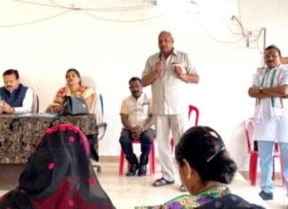 हाथ से हाथ जोड़ो यात्रा के लिए हुई कांग्रेस भवन में हुई विशेष बैठक हाथ से हाथ जोड़ो यात्रा के लिए हुई कांग्रेस भवन में हुई विशेष बैठक