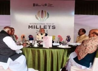 संसद परिसर में सांसदों के लिए ‘विशेष मिलेट्स लंच’ का किया गया आयोजन संसद परिसर में सांसदों के लिए 'विशेष मिलेट्स लंच' का किया गया आयोजन