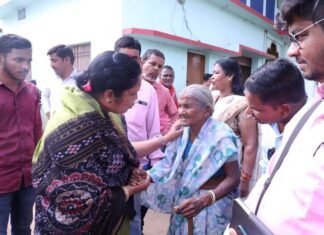 नगर सरकार तुंहर द्वार के पहले चरण के तीसरे दिन वार्ड 5 व 6 में भ्रमण नगर सरकार तुंहर द्वार के पहले चरण के तीसरे दिन वार्ड 5 व 6 में भ्रमण