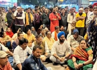 रेलवे क्रासिंग के रास्ते को खुलवाने आंदोलन का संसदीय सचिव ने किया समर्थन रेलवे क्रासिंग के रास्ते को खुलवाने आंदोलन का संसदीय सचिव ने किया समर्थन