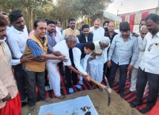 सरेकेल में बनेगा पानी टंकी व खाद गोदाम ,संसदीय सचिव ने किया भूमिपूजन सरेकेल में बनेगा पानी टंकी व खाद गोदाम ,संसदीय सचिव ने किया भूमिपूजन