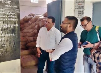 कलेक्टर ने मचेवा व बरोण्डाबाजार के उचित मूल्य दुकान का किया आकस्मिक निरीक्षण कलेक्टर ने मचेवा व बरोण्डाबाजार के उचित मूल्य दुकान का किया निरीक्षण