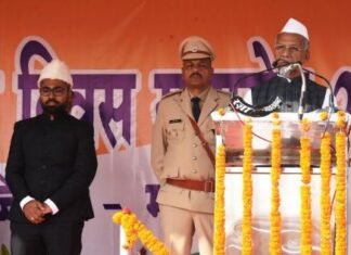 गृह मंत्री ने जिला मुख्यालय में किया ध्वजारोहण गृह मंत्री ने जिला मुख्यालय में किया ध्वजारोहण