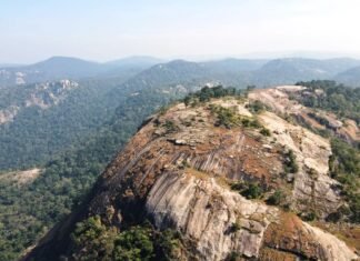 बलरामपुर-रामानुजगंज जिला का गौरलाटा चोटी पर्यटन के लिहाज से है अविश्वसनीय स्थान गौरलाटा चोटी पर्यटन के लिहाज से है अविश्वसनीय स्थान