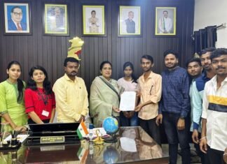 छात्र छात्राओं ने नपाध्यक्ष से लाइब्रेरी के लिए सौंपा मांग पत्र छात्र छात्राओं ने नपाध्यक्ष से लाइब्रेरी के लिए सौंपा मांग पत्र