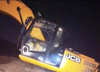 अवैध रेत परिवहन पर जिला प्रशासन की कार्रवाई 1 चैनमाउंटेड मशीन सहित 4 हाइवा जप्त अवैध रेत परिवहन पर प्रशासन की कार्रवाई 1 चैनमाउंटेड व 4 हाइवा जप्त