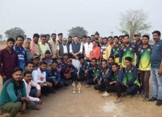 क्रिकेट प्रतियोगिता के समापन समारोह में शामिल हुए संसदीय सचिव क्रिकेट प्रतियोगिता के समापन समारोह में शामिल हुए संसदीय सचिव