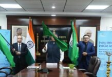 कोल्हापुर से बेंगलुरु के बीच सीधी उड़ान का किया उद्घाटन नागर विमानन मंत्री सिंधिया ने कोल्हापुर से बेंगलुरु के बीच विमान सेवा की हुई शुरुवात