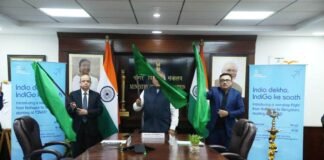 कोल्हापुर से बेंगलुरु के बीच सीधी उड़ान का किया उद्घाटन नागर विमानन मंत्री सिंधिया ने कोल्हापुर से बेंगलुरु के बीच विमान सेवा की हुई शुरुवात