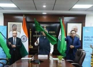 कोल्हापुर से बेंगलुरु के बीच सीधी उड़ान का किया उद्घाटन नागर विमानन मंत्री सिंधिया ने कोल्हापुर से बेंगलुरु के बीच विमान सेवा की हुई शुरुवात