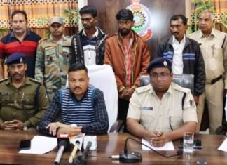 लग्जरी कार से 20 लाख रूपये का गाँजा बरामद,03 अंतर्राज्यीय तस्कर गिरफ्तार लग्जरी कार से 20 लाख रूपये का गाँजा बरामद,03 अंतर्राज्यीय तस्कर गिरफ्तार