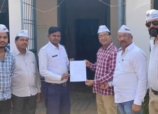 शहर के यातायात व्यवस्था मे सुधार के लिए ‘आप” ने सौपा ज्ञापन शहर के यातायात व्यवस्था मे सुधार के लिए 'आप" ने सौपा ज्ञापन