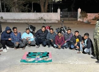 गुल खेलते 09 आरोपी को पुलिस ने किया गिरफ्तार गुल खेलते 09 आरोपी को पुलिस ने किया गिरफ्तार