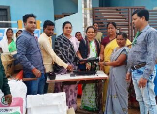 महिलाओं को आत्मनिर्भर बनाने और रोजगार के लिए नपाध्यक्ष ने किया सामग्री का वितरण महिलाओं को आत्मनिर्भर बनाने व रोजगार के लिए नपाध्यक्ष ने दी सामग्री