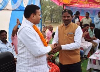 किसान सम्मेलन व सम्मान समारोह में शामिल हुए संसदीय सचिव विनोद चंद्राकर किसान सम्मेलन व सम्मान समारोह में शामिल हुए संसदीय सचिव विनोद चंद्राकर