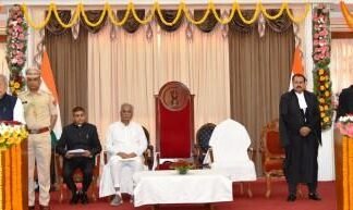 36 गढ़ के नौवें राज्यपाल के रूप में विश्वभूषण हरिचंदन ने पद की ली शपथ 36 गढ़ के नौवें राज्यपाल के रूप में विश्वभूषण हरिचंदन ने पद की ली शपथ