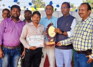 दंतेवाड़ा पर्यटन लोगो मेकिंग प्रतियोगिता में आस्था विद्या मंदिर के 4 विद्यार्थी व 2 शिक्षक हिस्सा लिए दंतेवाड़ा पर्यटन लोगो मेकिंग प्रतियोगिता