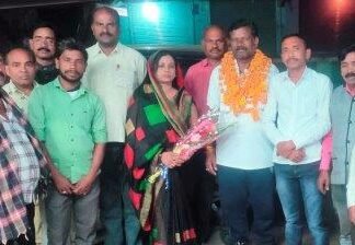 भारत जोडो पद यात्रा के शुरू से लेकर अंत तक रहे वरिष्ठ कांग्रेसी नेता चक्रधारी का हुआ भव्य स्वागत भारत जोडो पद यात्रा के शुरू से लेकर अंत तक रहे वरिष्ठ कांग्रेसी नेता चक्रधारी