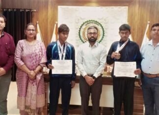 12वां राष्ट्रीय पैरा एथलेटिक्स चैंपियनशिप में मिले 6 पदक,खिलाड़ियों ने की कलेक्टर से मुलाकात 12वां राष्ट्रीय पैरा एथलेटिक्स चैंपियनशिप में मिले 6 पदक