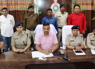 02 वर्ष पूर्व हुए बम्हनी हत्याकाण्ड का पुलिस ने किया खुलासा,अवैध सबंध के लिए मना करना ही हत्या की वजह बना 02 वर्ष पूर्व हुए बम्हनी हत्याकाण्ड का पुलिस ने किया खुलासा
