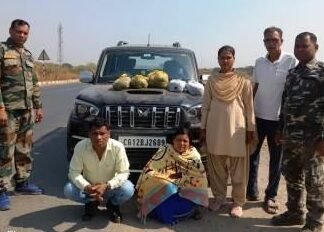 10 किलो गांजा की तस्करी करते हुए पति पत्नी को पुलिस ने किया गिरफ्तार पति-पत्नी को गांजा की तस्करी करते हुए पुलिस ने किया गिरफ्तार