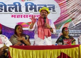 कांग्रेस के होली मिलन समारोह में फाग की धुन पर झूमे कार्यकर्ता कांग्रेस के होली मिलन समारोह में फाग की धुन पर झूमे कार्यकर्ता