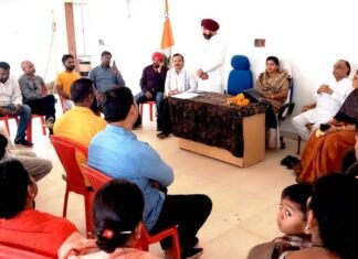 हाथ से हाथ जोड़ो यात्रा अभियान के शहर प्रभारी सलूजा ने ली बैठक हाथ से हाथ जोड़ो यात्रा अभियान के शहर प्रभारी सलूजा ने ली बैठक