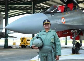 सुखोई-30 MKI लड़ाकू विमान में ऐतिहासिक उड़ान भरी राष्ट्रपति द्रौपदी मुर्मु ने सुखोई-30 MKI लड़ाकू विमान में ऐतिहासिक उड़ान भरी राष्ट्रपति द्रौपदी मुर्मु ने