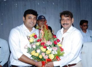 कलेक्टर रजत बंसल व सीईओ वर्मा को दी गई भावभीनी विदाई कलेक्टर रजत बंसल व सीईओ वर्मा को दी गई भावभीनी विदाई