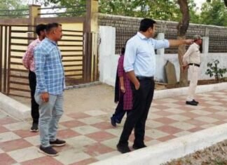 निर्माण कार्यो में धीमी गति होने पर कलेक्टर ने सीएमओ को थमाया नोटिस निर्माण कार्यो में धीमी गति होने पर कलेक्टर ने सीएमओ को थमाया नोटिस