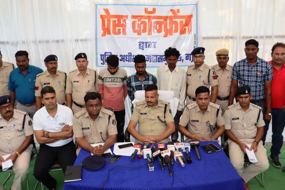 33 दोपहिया वाहन की चोरी की घटना मामले मे तीन लोग पुलिस के गिरफ्त मे 