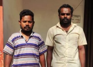 जीप के छत व सीट के नीचे से मिला बीस लाख का गांजा,दो अंतर्राज्जीय तस्कर किए गए गिरफ्तार जीप के छत व सीट के नीचे से मिला बीस लाख का गांजा