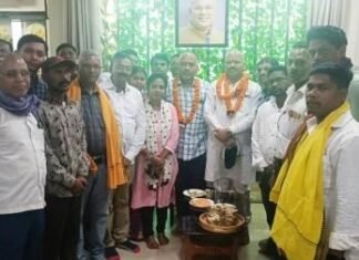 वनोपज सहकारी संघ के प्रबंधकों को तीन स्तरीय वेतनमान देने की घोषणा पर CM का जताया आभार वनोपज सहकारी संघ के प्रबंधकों को तीन स्तरीय वेतनमान देने की घोषणा