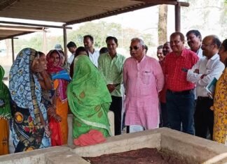 महिलाओं द्वारा संचालित किए जा रहे गतिविधियों से हुए प्रभावित कृषक कल्याण परिषद के अध्यक्ष महिलाओं द्वारा संचालित किए जा रहे गतिविधियों से हुए प्रभावित कृषक कल्याण परिषद के अध्यक्ष