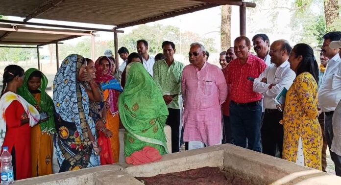 महिलाओं द्वारा संचालित किए जा रहे गतिविधियों से हुए प्रभावित कृषक कल्याण परिषद के अध्यक्ष