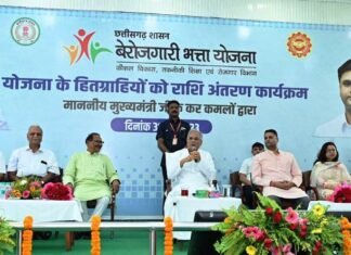 मुख्यमंत्री से बेरोजगरी भत्ता योजना के हितग्रहियों ने साझा किए अनुभव मुख्यमंत्री से बेरोजगरी भत्ता योजना के हितग्रहियों ने साझा किए अनुभव