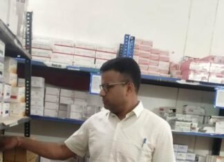 स्वास्थ्य सुविधाओं एवं व्यवस्थाओं का जायजा लेने स्वास्थ्य केंद्र पहुचे कलेक्टर स्वास्थ्य सुविधाओं एवं व्यवस्थाओं का जायजा लेने स्वास्थ्य केंद्र पहुचे कलेक्टर