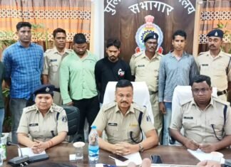 तीन अन्तर्राज्जीय तस्करों से पचपन लाख ₹ का गांजा किया गया जप्त तीन अन्तर्राज्जीय तस्करों से पचपन लाख ₹ का गांजा किया गया जप्त