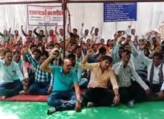 आठ सूत्रीय मांगों को लेकर आज से पटवारी अनिश्चित कालीन हड़ताल पर आठ सूत्रीय मांगों को लेकर आज से पटवारी अनिश्चित कालीन हड़ताल पर