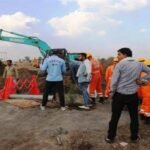 ढाई साल की सृष्टि को बोरवेल से बाहर निकालने का रेस्क्यू कार्य जारी ढाई साल की सृष्टि को बोरवेल से बाहर निकालने का रेस्क्यू कार्य जारी