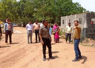 विकास कार्यो का जायजा लेने पहुँचे कलेक्टर तुरतुरिया विकास कार्यो का जायजा लेने पहुँचे कलेक्टर तुरतुरिया