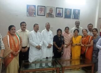 प्रभारी मंत्री का संसदीय सचिव की अगुवाई में हुआ आत्मीय स्वागत प्रभारी मंत्री का संसदीय सचिव की अगुवाई में हुआ आत्मीय स्वागत