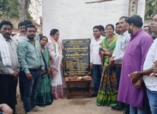 पार्षद व स्ट्रीट वेंडरों की मौजूदगी में पालिका बाजार की हुई शुरुआत पार्षद व स्ट्रीट वेंडरों की मौजूदगी में पालिका बाजार की हुई शुरुआत